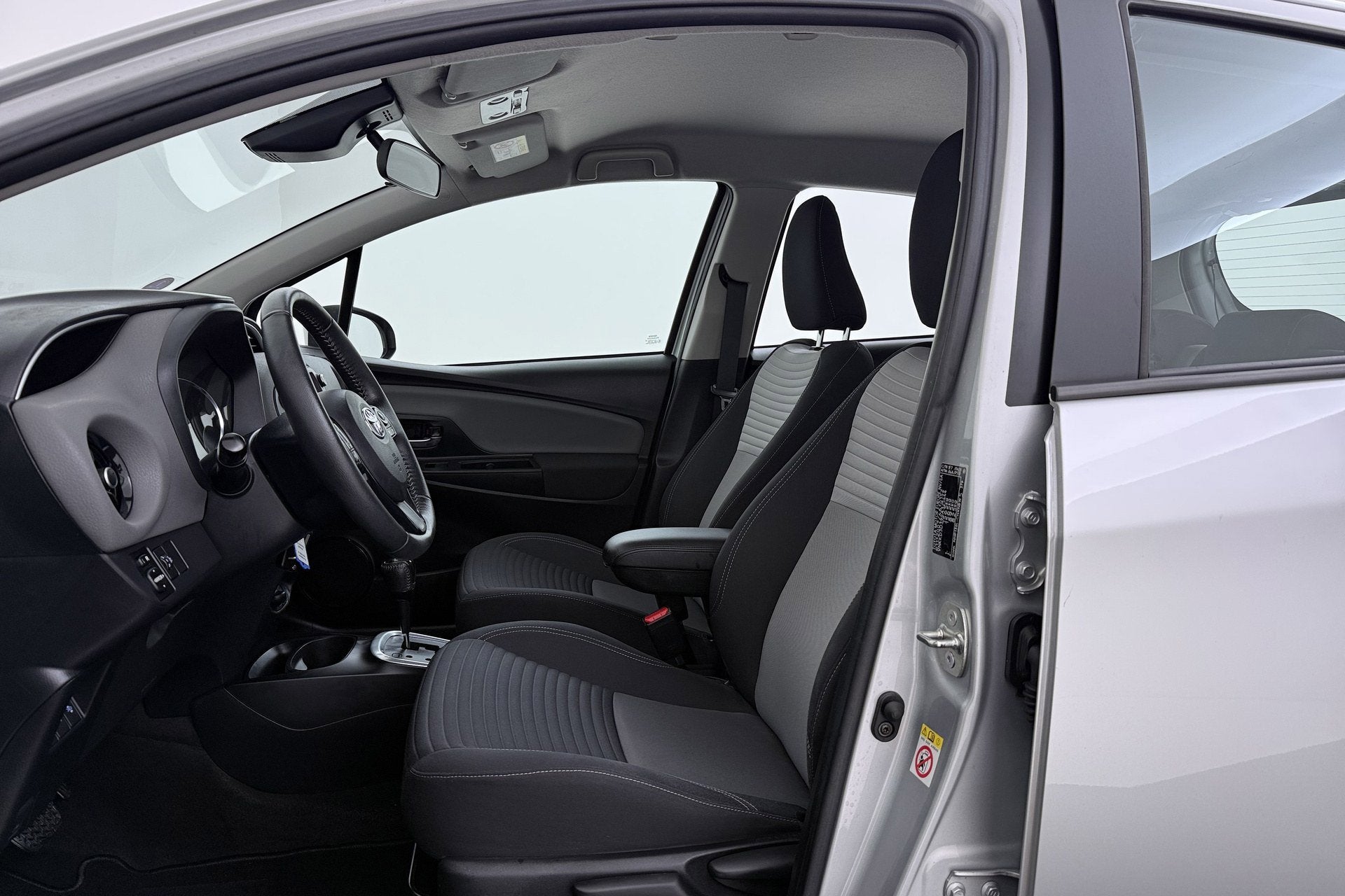 Toyota Yaris 1.5 Hybrid Aspiration | Org NL | Dealer Ond. |, Auto's, Gebruikt, 4 cilinders, 49 €/maand, Origineel Nederlands
