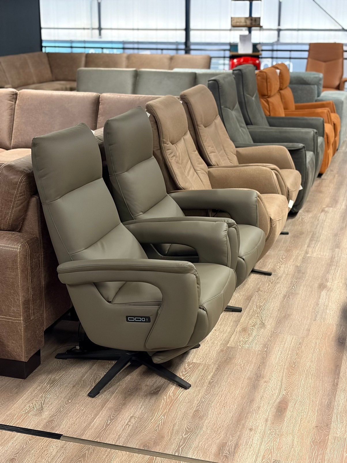 Elektrisch verstelbare relaxfauteuil - nieuwe fauteuils, Huis en Inrichting, Fauteuils, Nieuw, Leer, Metaal, Stof, Ophalen