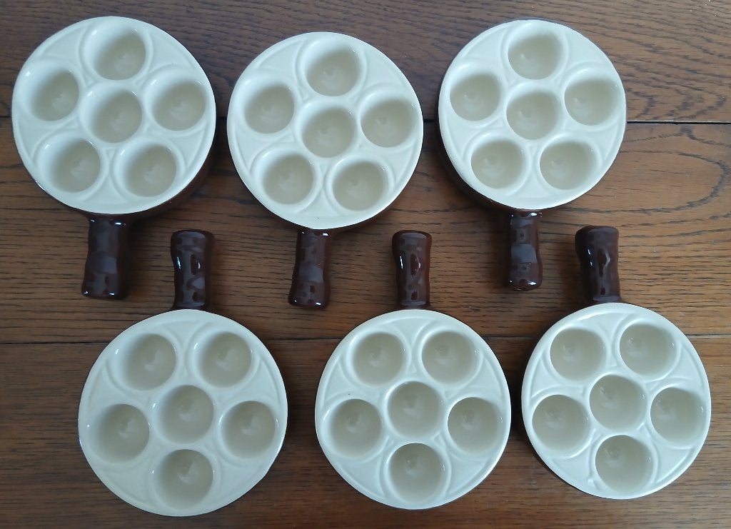 Vintage set van 6 escargotschaaltjes van Emile Henry, Ophalen of Verzenden, Overige stijlen, Aardewerk, Schaal of Schalen