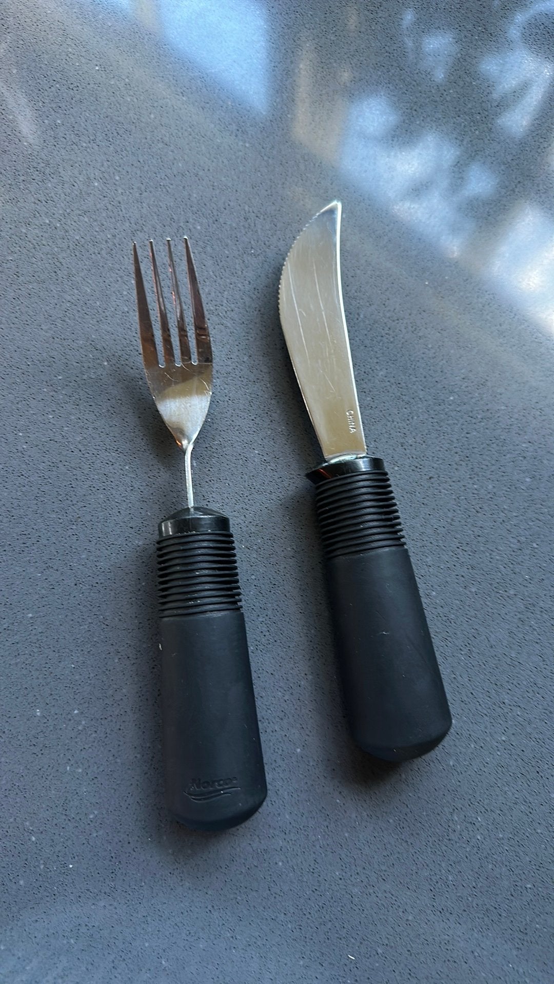 Ergonomisch bestek (mes en vork) met extra stevige grip, Ophalen of Verzenden, Zo goed als nieuw, Rvs of Chroom