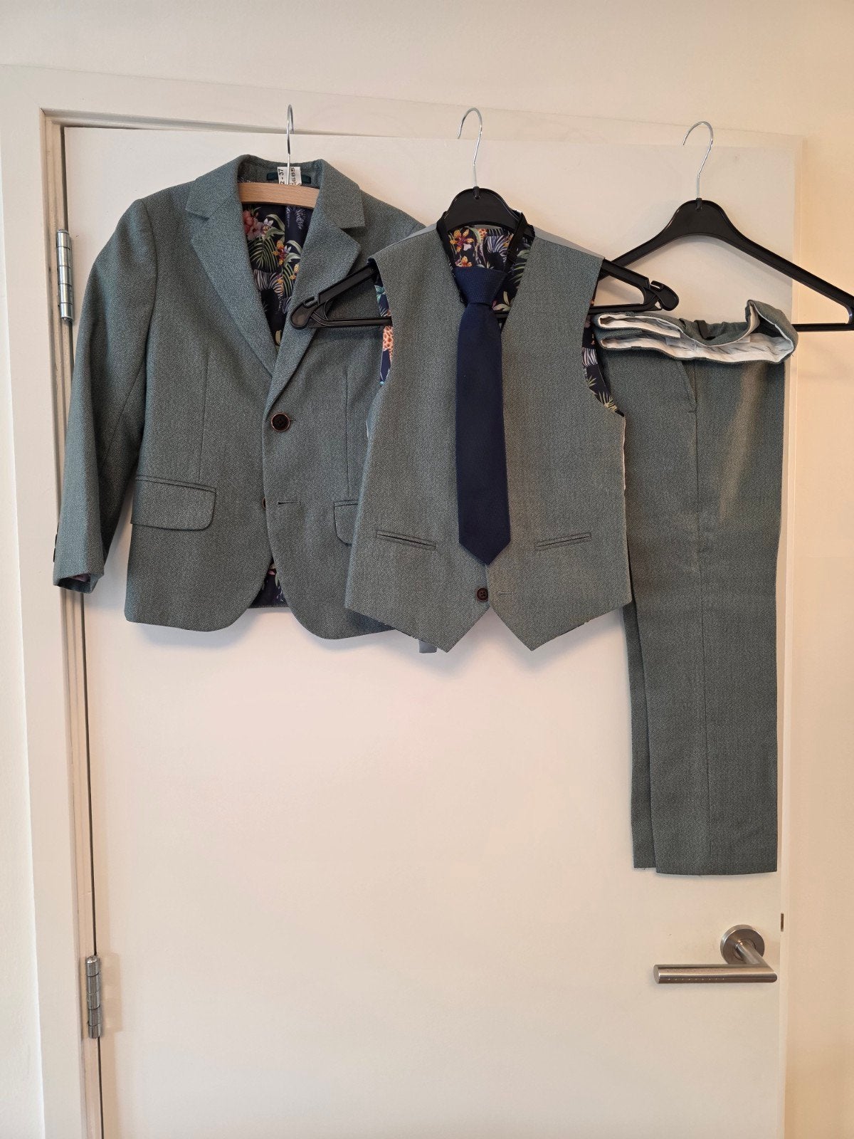 Henk ter Horst kostuum maat 122 met blouse van WE Fashion, Ophalen, Zo goed als nieuw, Setje, Henk ter Horst