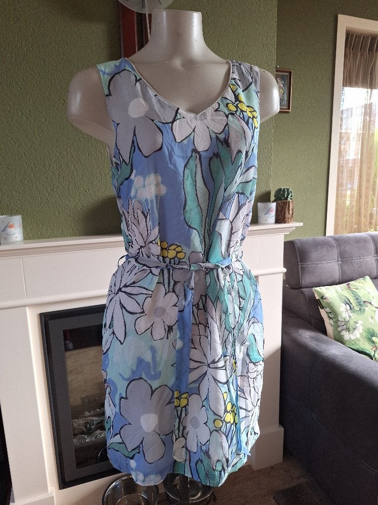 Terre Bleue gevoerde pastel kleurige jurk 40, Kleding | Dames, Maat 38/40 (M), Zo goed als nieuw, Knielengte, Meerkleurig