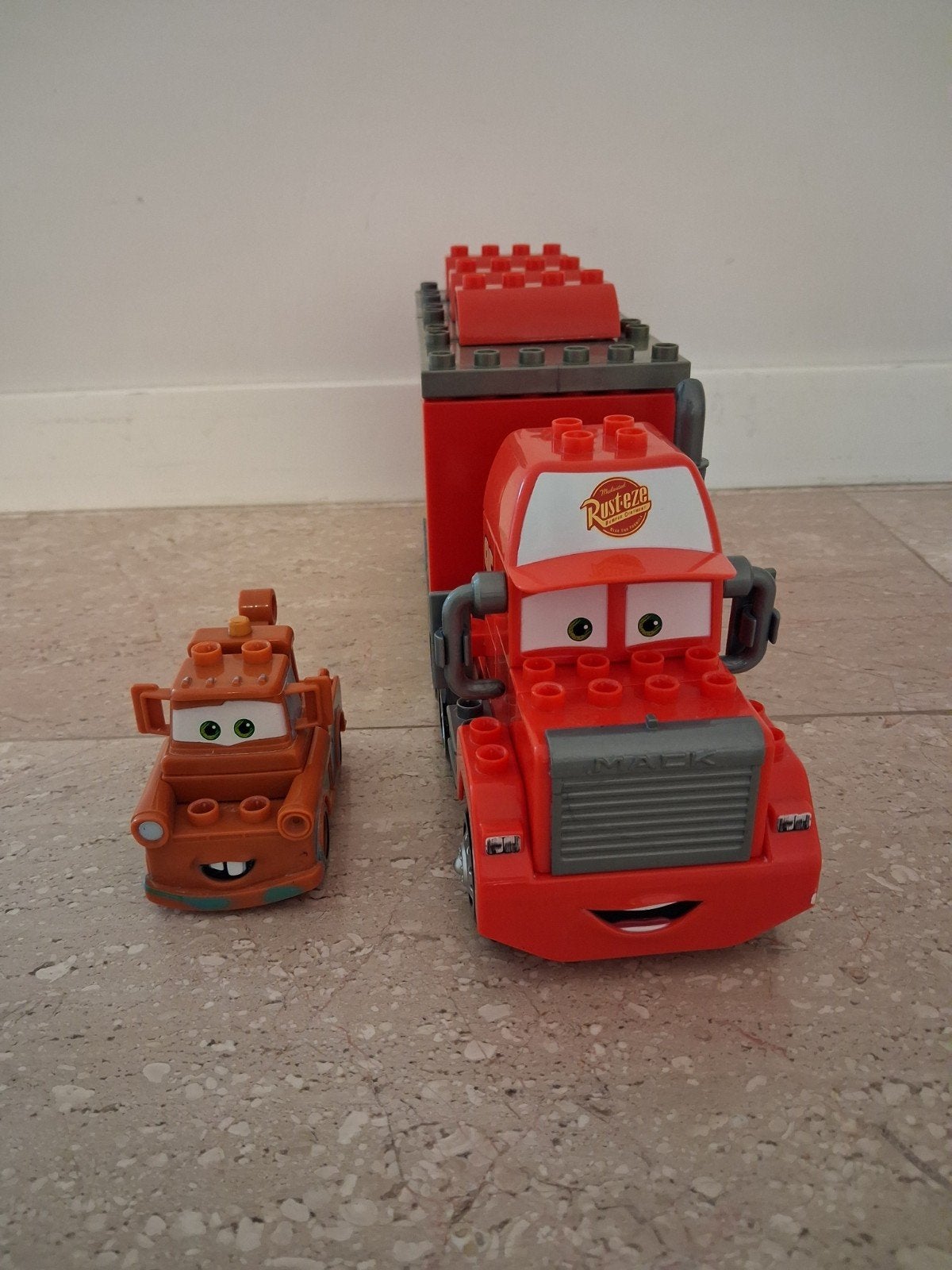 Disney Cars Mack Truck en 0Takelwagen Mater bouwset, Ophalen of Verzenden, Gebruikt, Overige merken