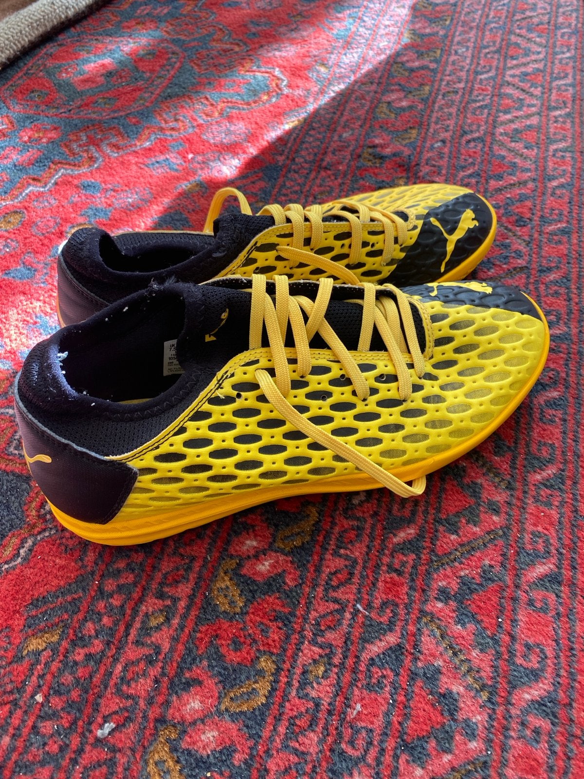 Puma Future 4.4 IT zaalschoenen - Geel/Zwart - Maat 41, Ophalen of Verzenden, Gedragen, Overige kleuren, Sportschoenen