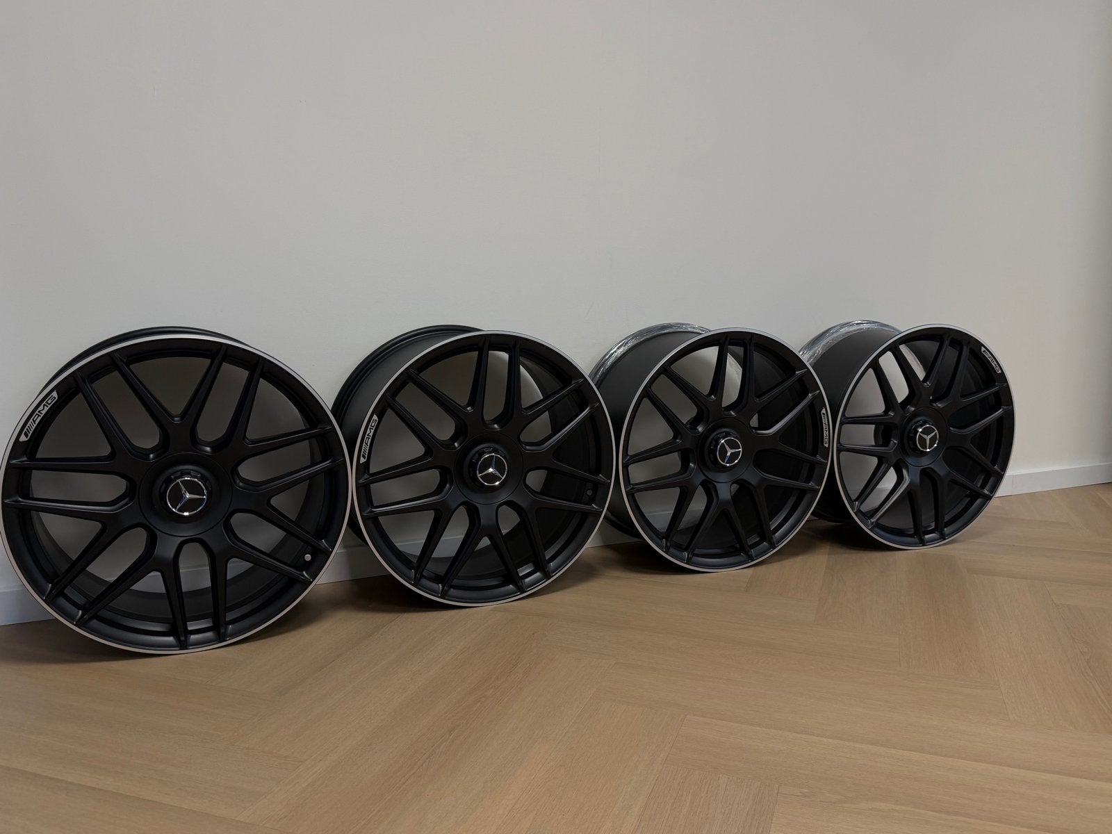 MERCEDES AMG E63 S Velgen 20 inch Nieuwstaat, Auto-onderdelen, Banden en Velgen, Ophalen, Velg(en), Nieuw, Personenwagen