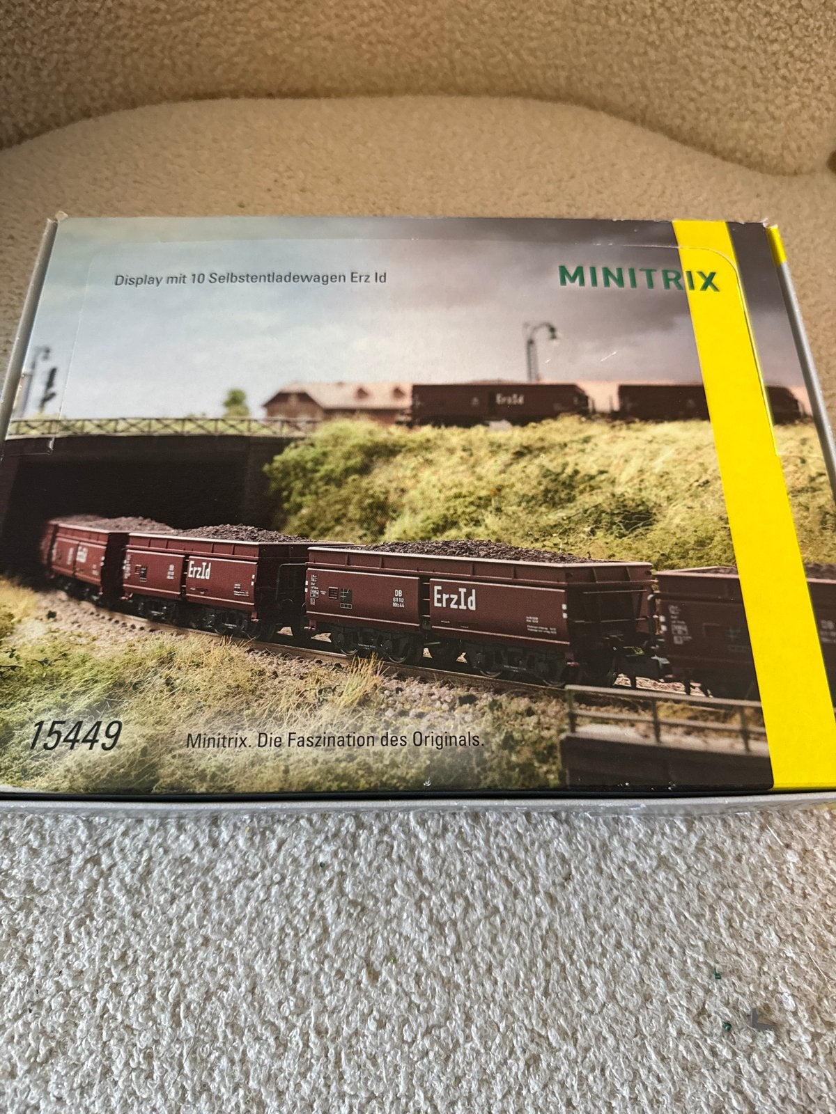 Minitrix 15449 Display met 10 zelfontladende ErZid wagens, Gelijkstroom, Wagon, Ophalen of Verzenden, Zo goed als nieuw