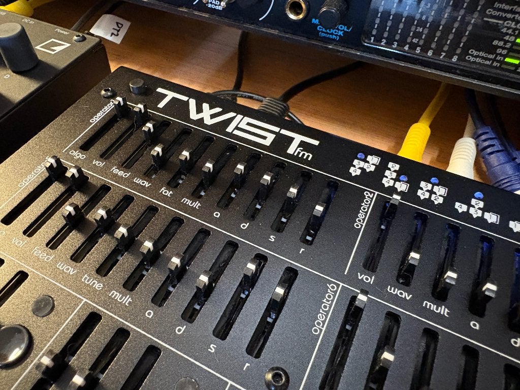 TwistFM synthesizer, Overige merken, Nieuw, Met midi-aansluiting, Overige aantallen