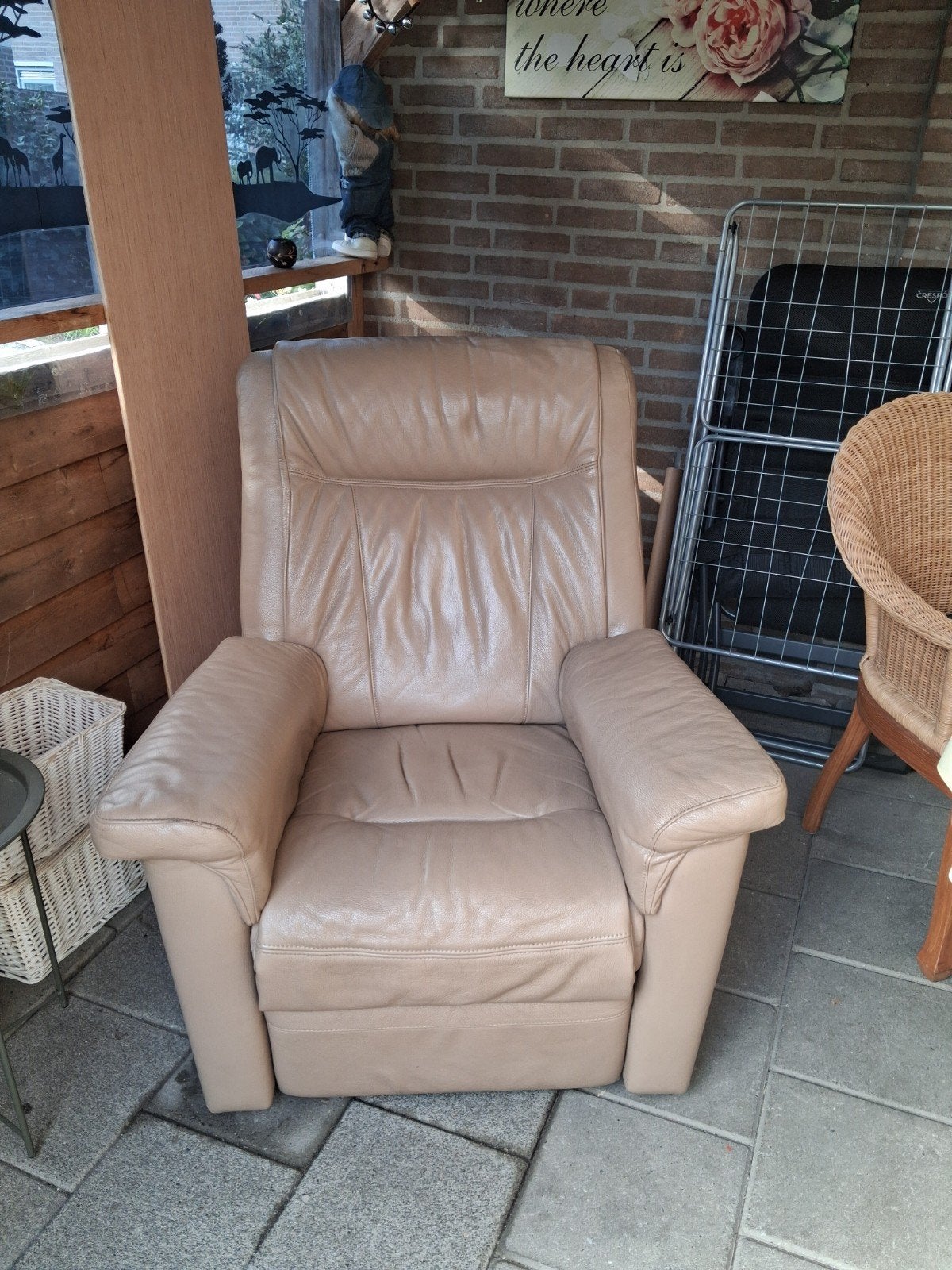 Comfortabele beige leren relaxfauteuil, Ophalen, Gebruikt, Modern comfort, 75 tot 100 cm