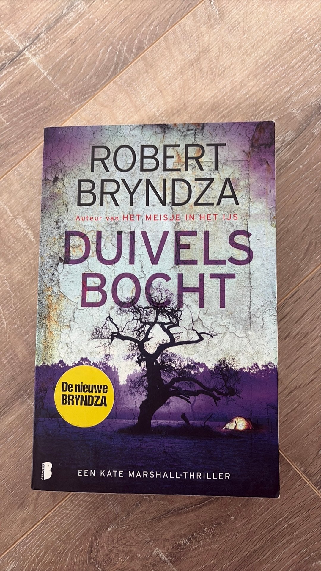 Robert Bryndza - Duivelsbocht, Ophalen of Verzenden, Zo goed als nieuw, Robert Bryndza