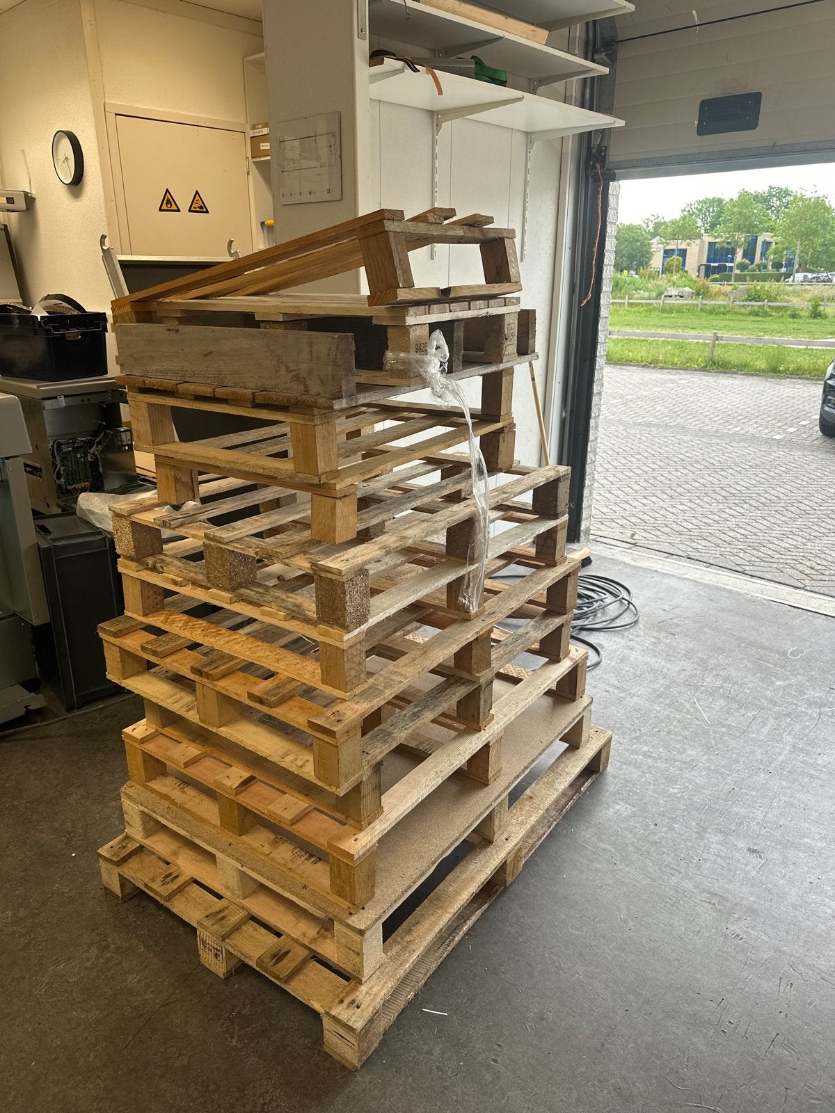 Partij gebruikte houten pallets 12 stuks, Ophalen