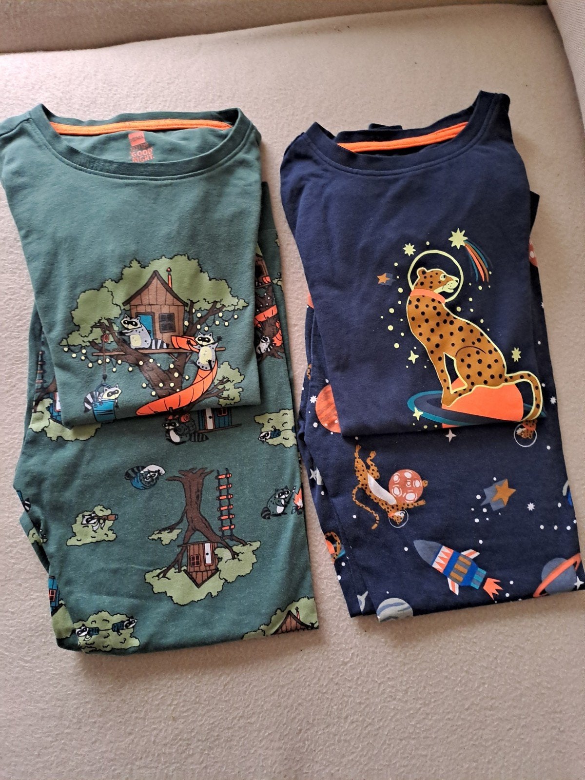 2 Pyjama's maat 122/128, Kinderen en Baby's, Ophalen of Verzenden, Zo goed als nieuw, Jongen, Nacht- of Onderkleding