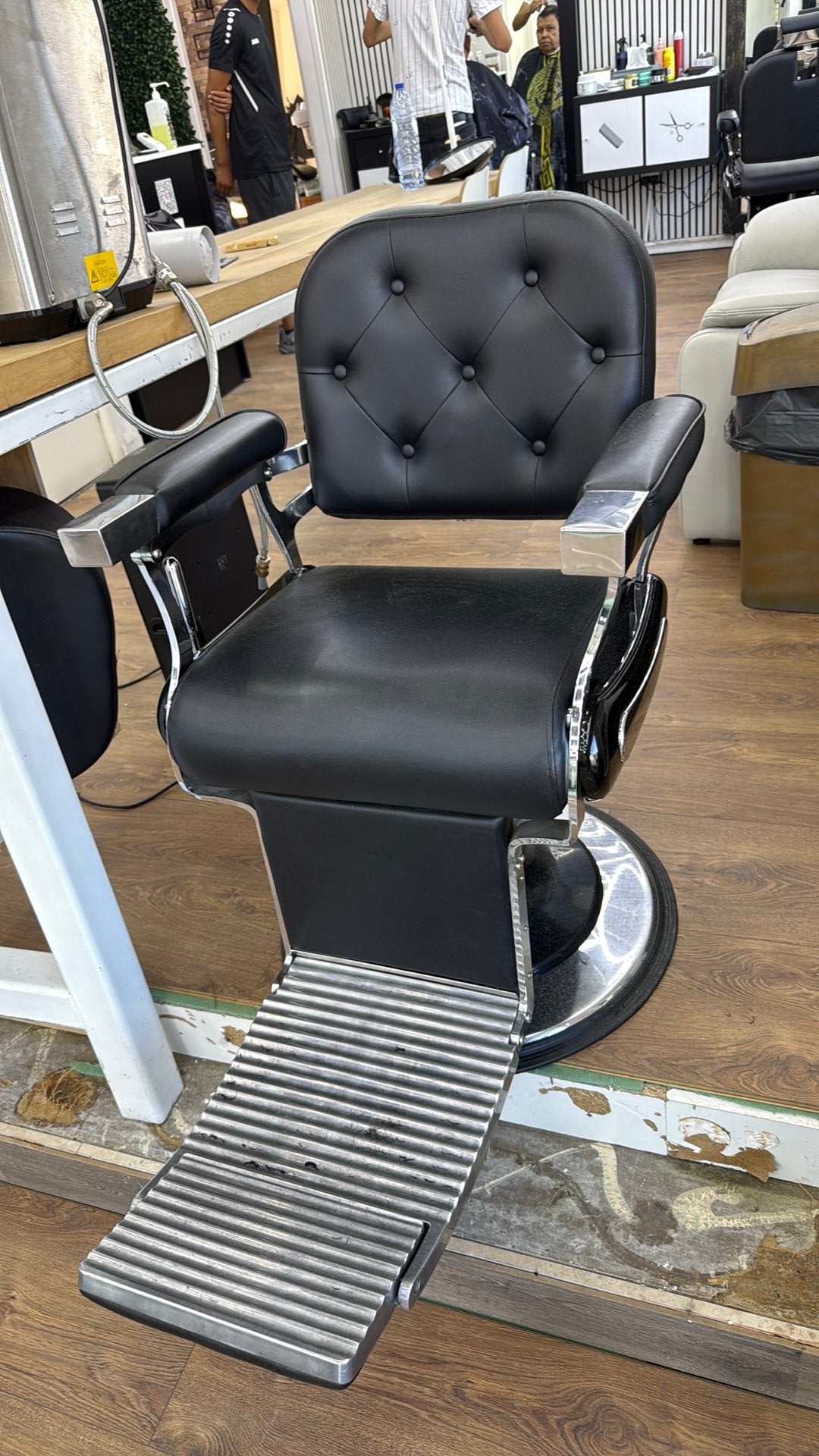 Kapper stoelen 4 stuk €1400, Ophalen of Verzenden, Vijf, Zes of meer stoelen
