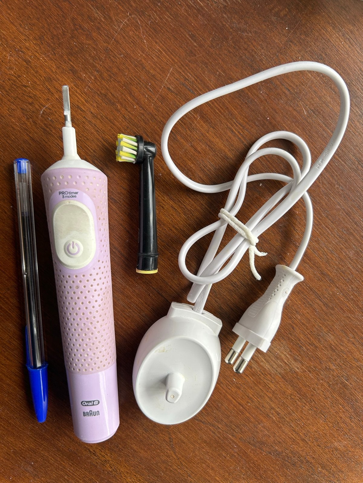 Oral-B Tandenborstel + Oplader uit London, Ophalen, Zo goed als nieuw, Mondverzorging