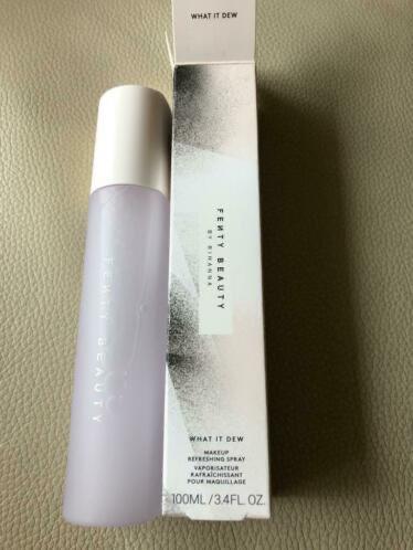 Fenty Beauty What it Dew Makeup Refreshing Spray- Nieuw!, Sieraden, Tassen en Uiterlijk, Uiterlijk | Cosmetica en Make-up, Nieuw