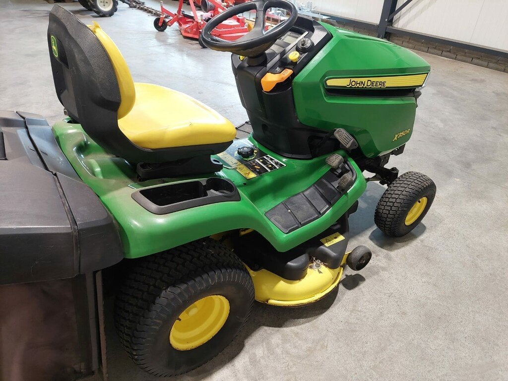 John Deere X 350R zitmaaier, John Deere, JDFCustomerSupport@JohnDeere.com, John-Deere-Strasse 169190
Walldorf, DE, John Deere
