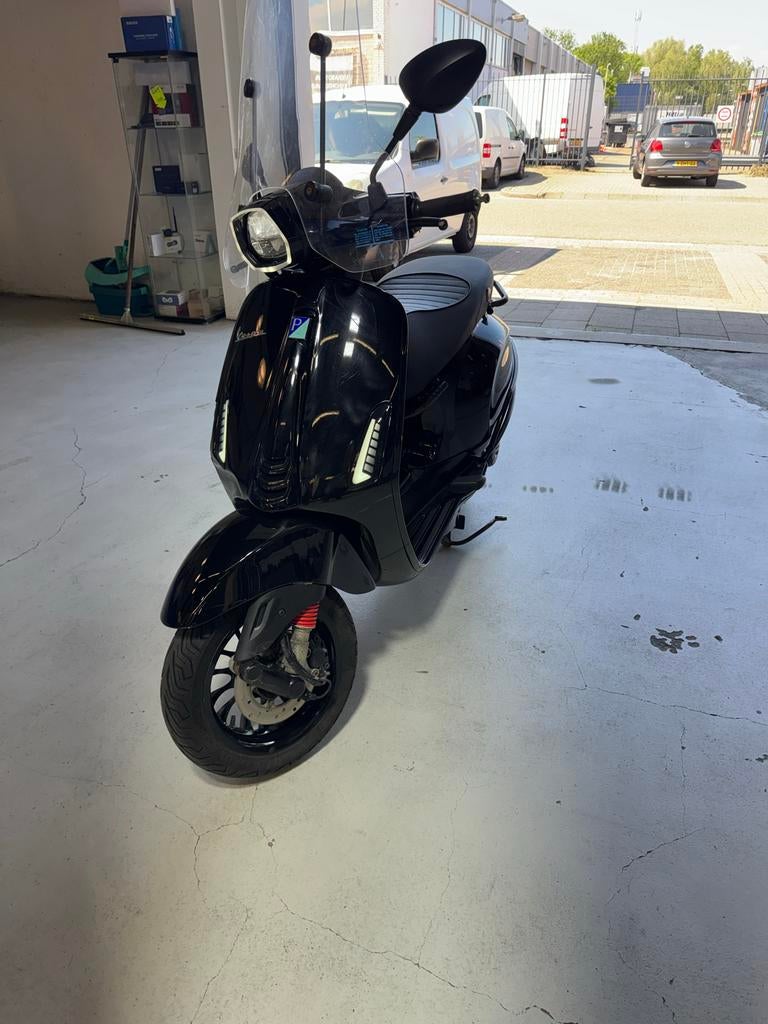 Vespa Sprint zwart 2023, Fietsen en Brommers, Ophalen, Overige modellen, Maximaal 45 km/u, 49 cc