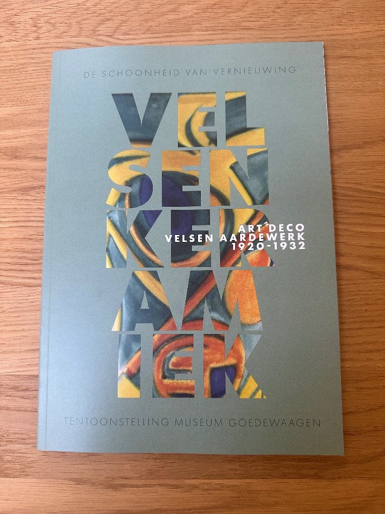 Velsen keramiek vaas en nieuw boek, Ophalen of Verzenden