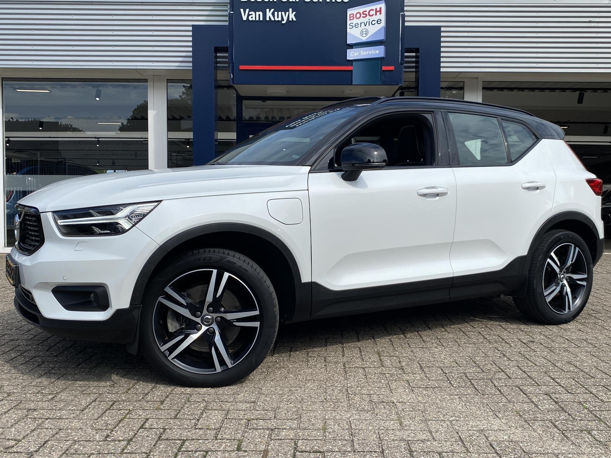 Volvo XC40 1.5 T5 Twin Engine R-Design / Automaat / Dealer-O, Dealer onderhouden, Euro 6, Wit, Plug-in hybride