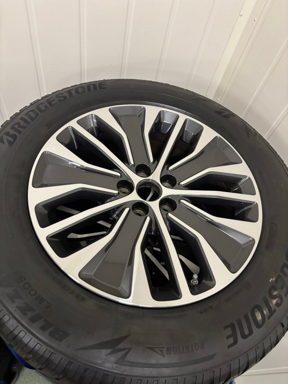Bridgestone Blizzak met velgen 235/65R18 (18inch), Ophalen, 18 inch, Gebruikt, Banden en Velgen
