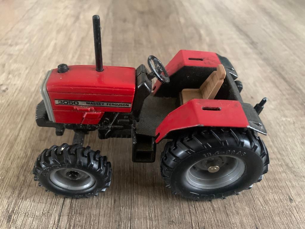 ERTL Massey Ferguson 3050 tractor, Ophalen of Verzenden, Gebruikt, Tractor of Landbouw, ERTL