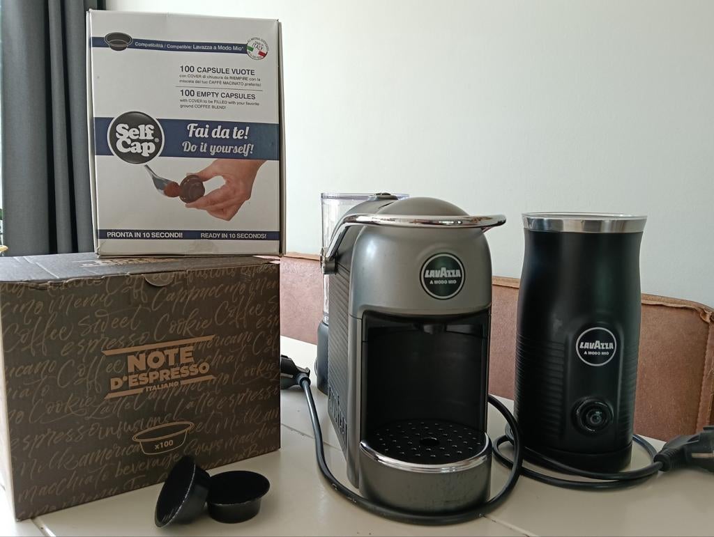 Lavazza A Modo Mio Jolie & Milk koffiezetapparaat, Witgoed en Apparatuur, Ophalen, Gebruikt, Espresso apparaat, 1 kopje