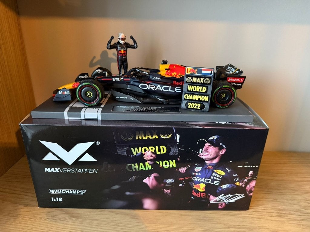 Complete set - Max Verstappen 1:18 2022 World Champion, Ophalen of Verzenden, Zo goed als nieuw, Formule 1
