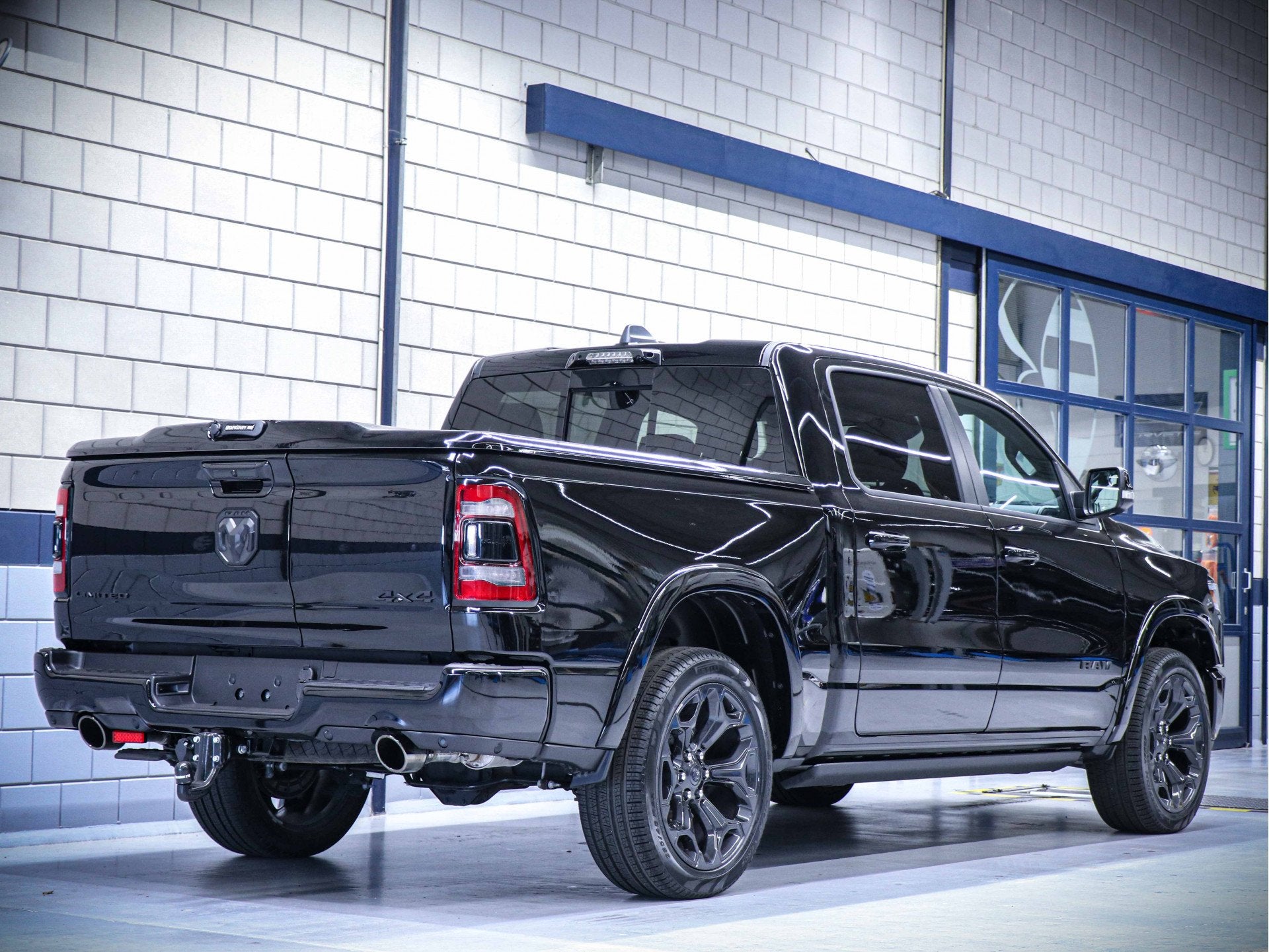 Dodge Ram 1500 Limited Night Edition | BPM-vrij leverbaar!, Auto's, Automaat, Gebruikt, 8 cilinders, Zwart