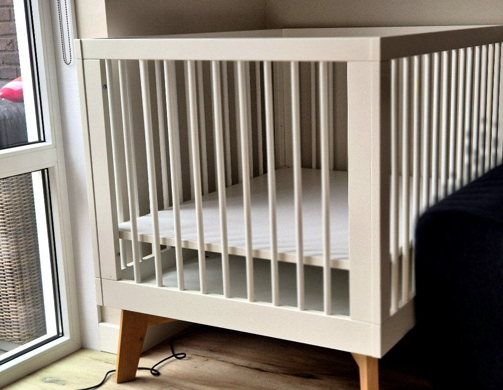 PRIJS VERLAAGD! Kidsmill Sixties Box – Wit Mat / Naturel, Ophalen, Zo goed als nieuw, Rechthoekig, In hoogte verstelbaar