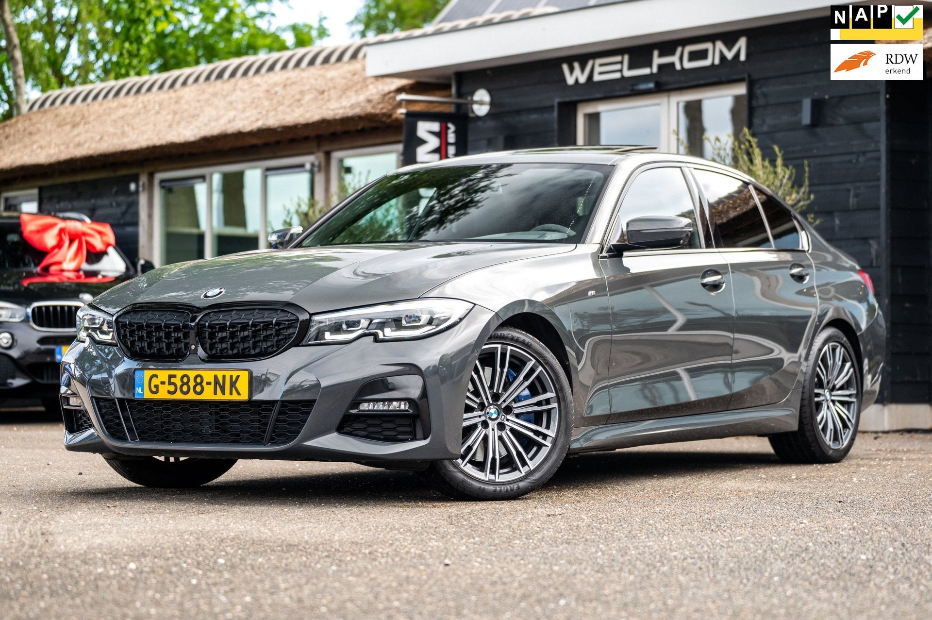 BMW 3-serie 330i High Executive Edition I Dravit Grau I M Pa, Automaat, 1998 cc, Achterwielaandrijving, 4 cilinders