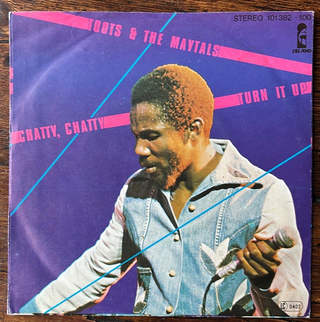 7” TOOTS AND THE MAYTALS - CHATTY, CHATTY / TURN IT UP, Ophalen of Verzenden, Zo goed als nieuw, 7 inch, Reggae en Ska