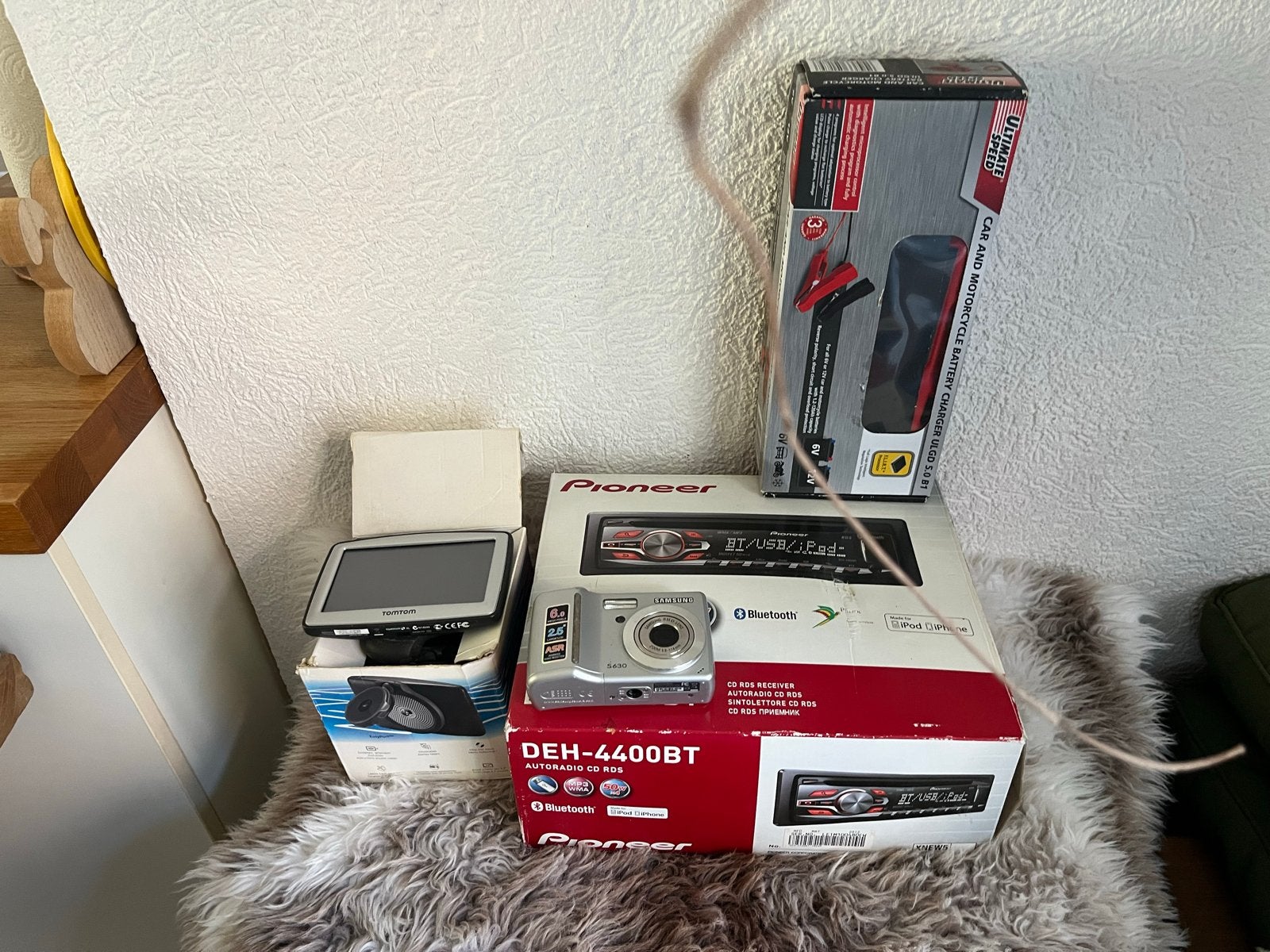 Pioneer autoradio, TOM TOM navigatie en een lader, Ophalen, Gebruikt