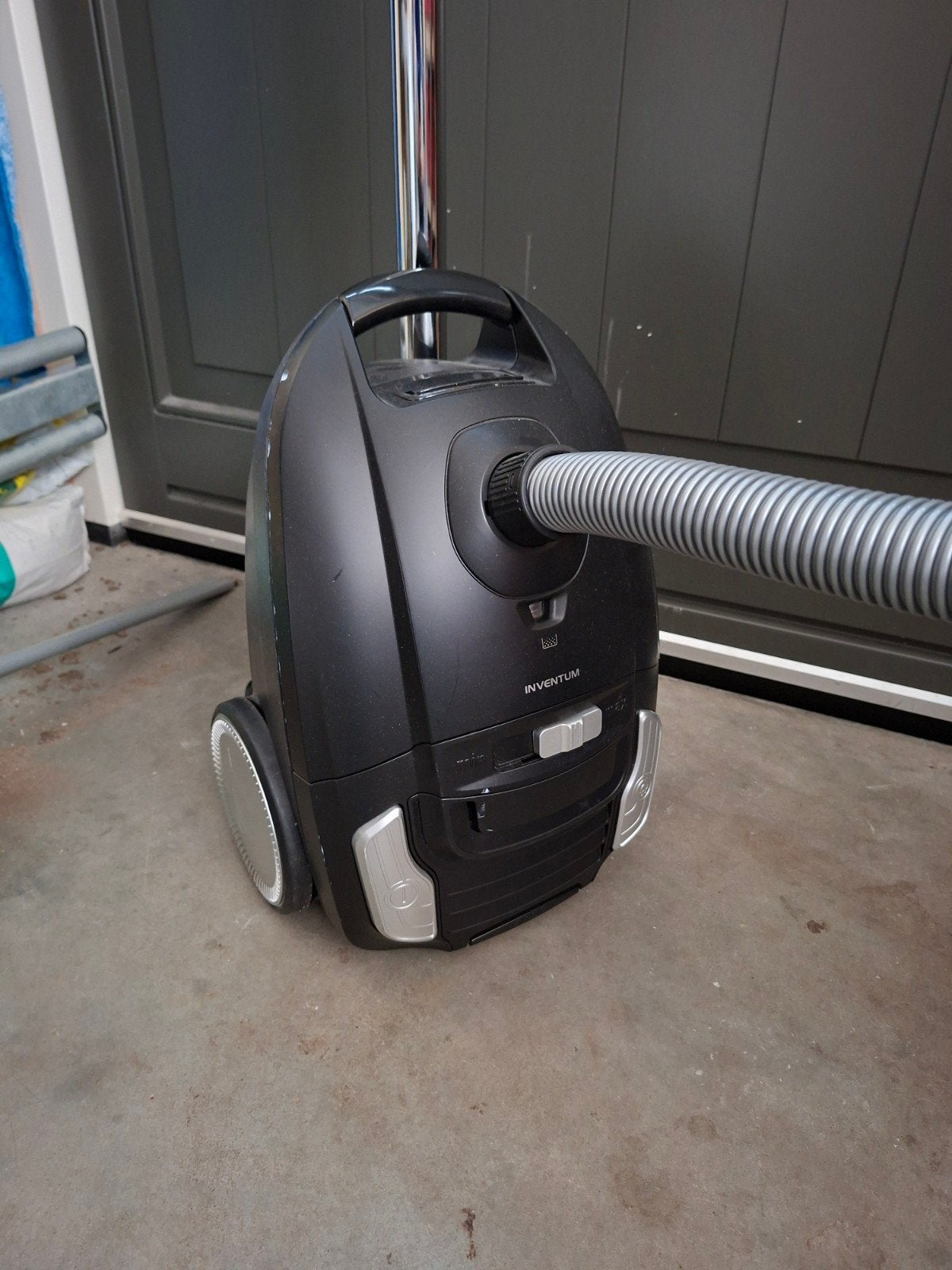 Inventum ST306ZZA/01 stofzuiger met stofzakken, Witgoed en Apparatuur, Inclusief accessoires, Gebruikt, Minder dan 1200 watt, Steelstofzuiger