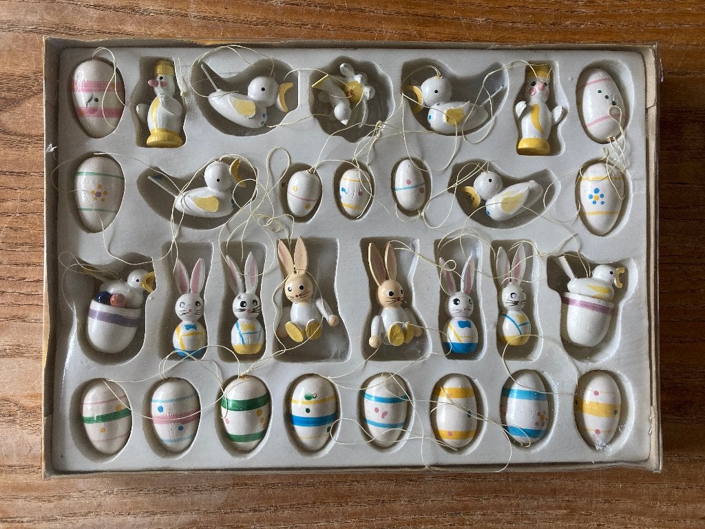 30 Paashangers houten pasen hout hanger paasei paashaas ei, Ophalen of Verzenden, Zo goed als nieuw