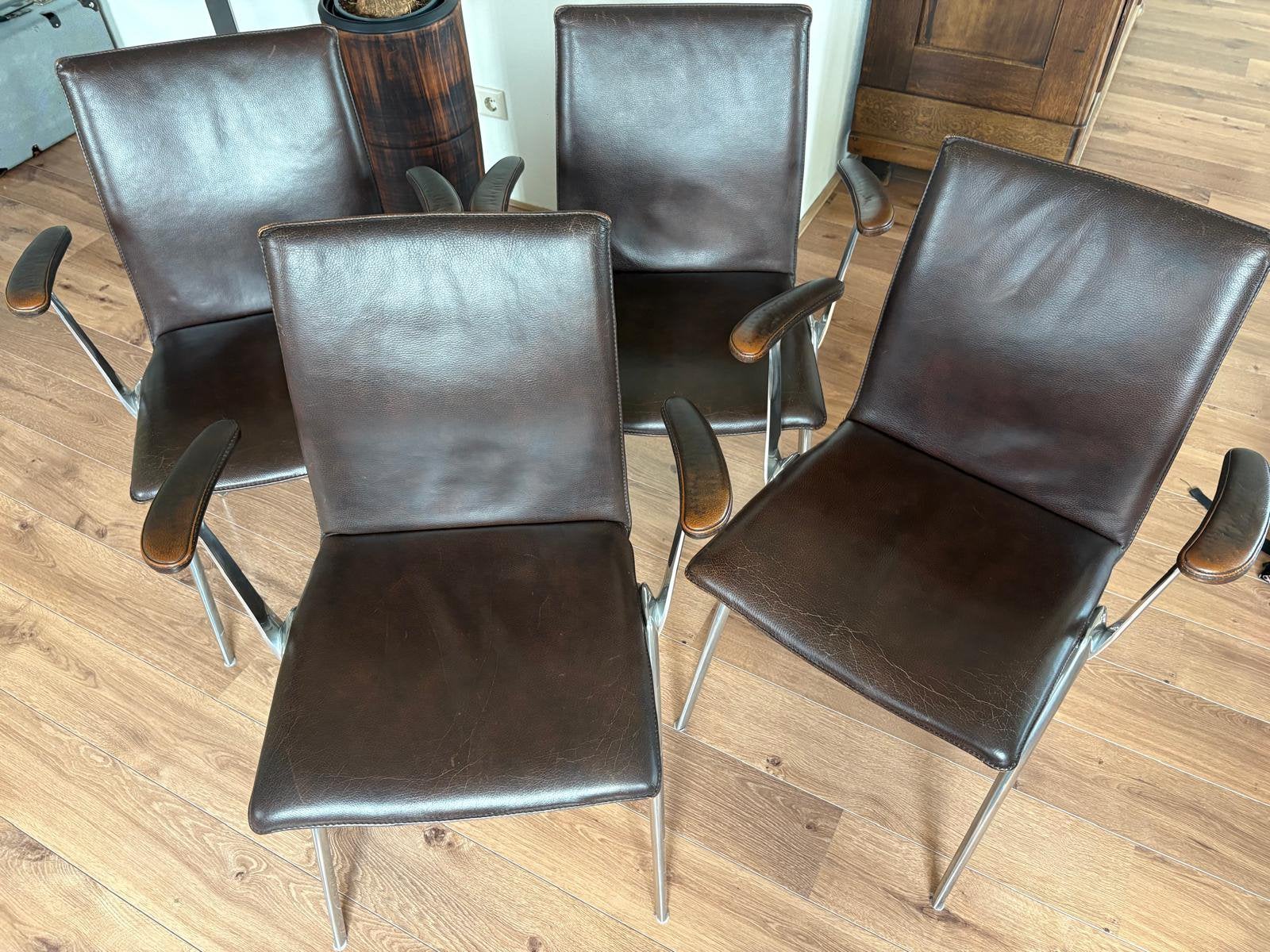 Leolux bruine eetkamer stoelen 4x, Ophalen, Gebruikt, Bruin, Klassiek