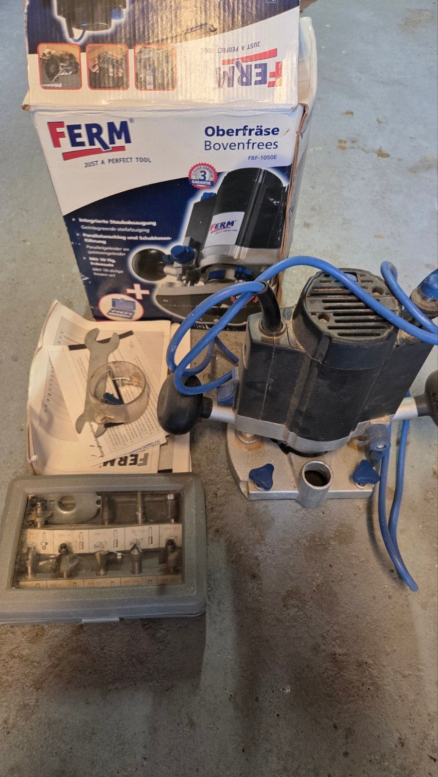 Ferm Bovenfrees FBF-1050E met accessoires, Doe-het-zelf en Verbouw, Gereedschap | Freesmachines, Gebruikt, Ophalen of Verzenden