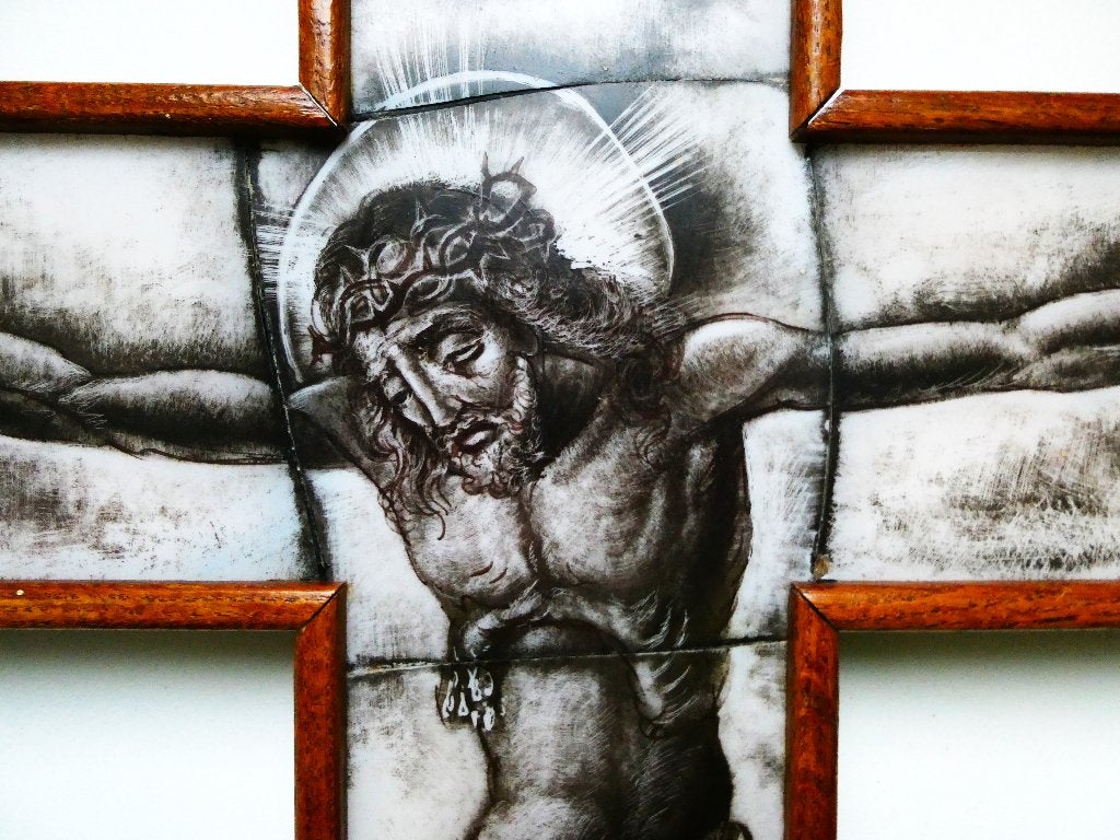 Groot kruisbeeld / crucifix gebrandschilderd opaline glas, Antiek en Kunst, Antiek | Religie, Ophalen of Verzenden