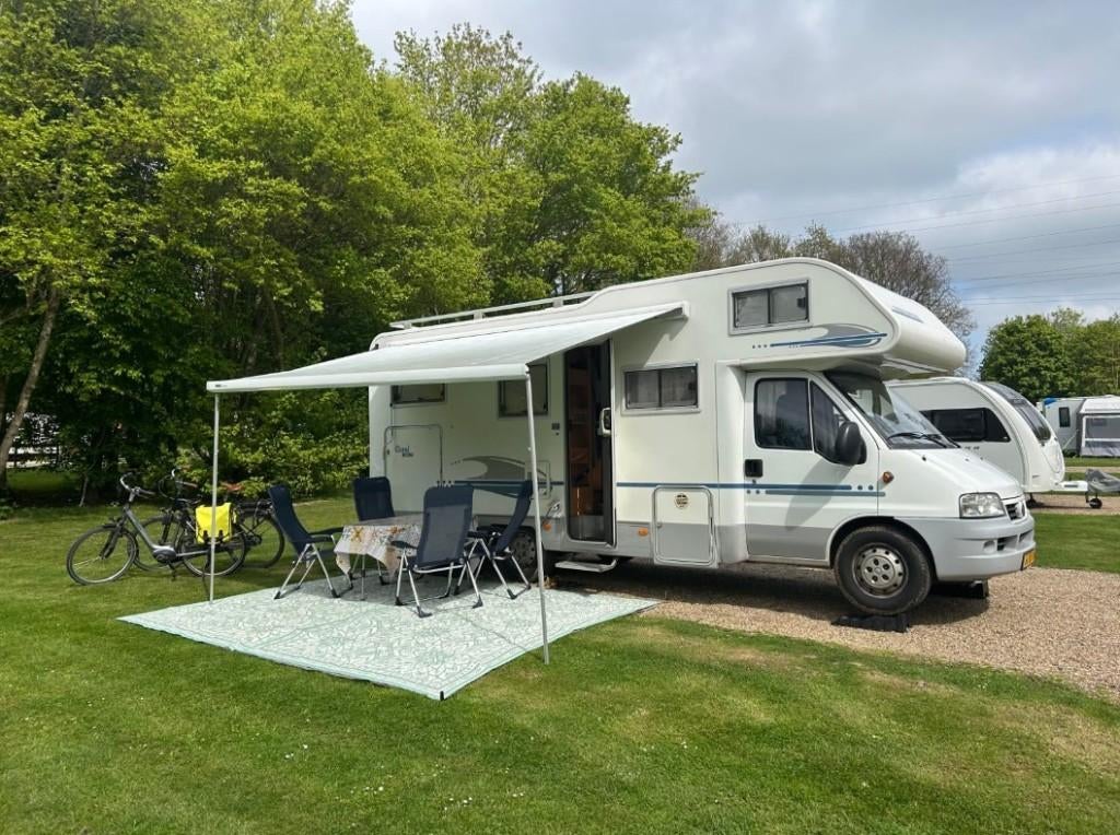 Fraaie, ruime en compleet uitgeruste Adriatik Coral 660 SP, Caravans en Kamperen, Afzuigkap, Standaard zit, Alkoof, Ringverwarming