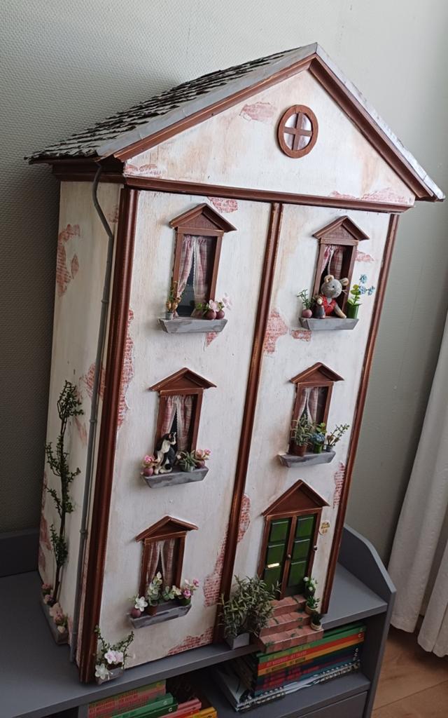 Poppenhuis of muizenhuis. Buitenkant klaar. Bekijk alle foto, Verzamelen, Ophalen, Poppenhuis
