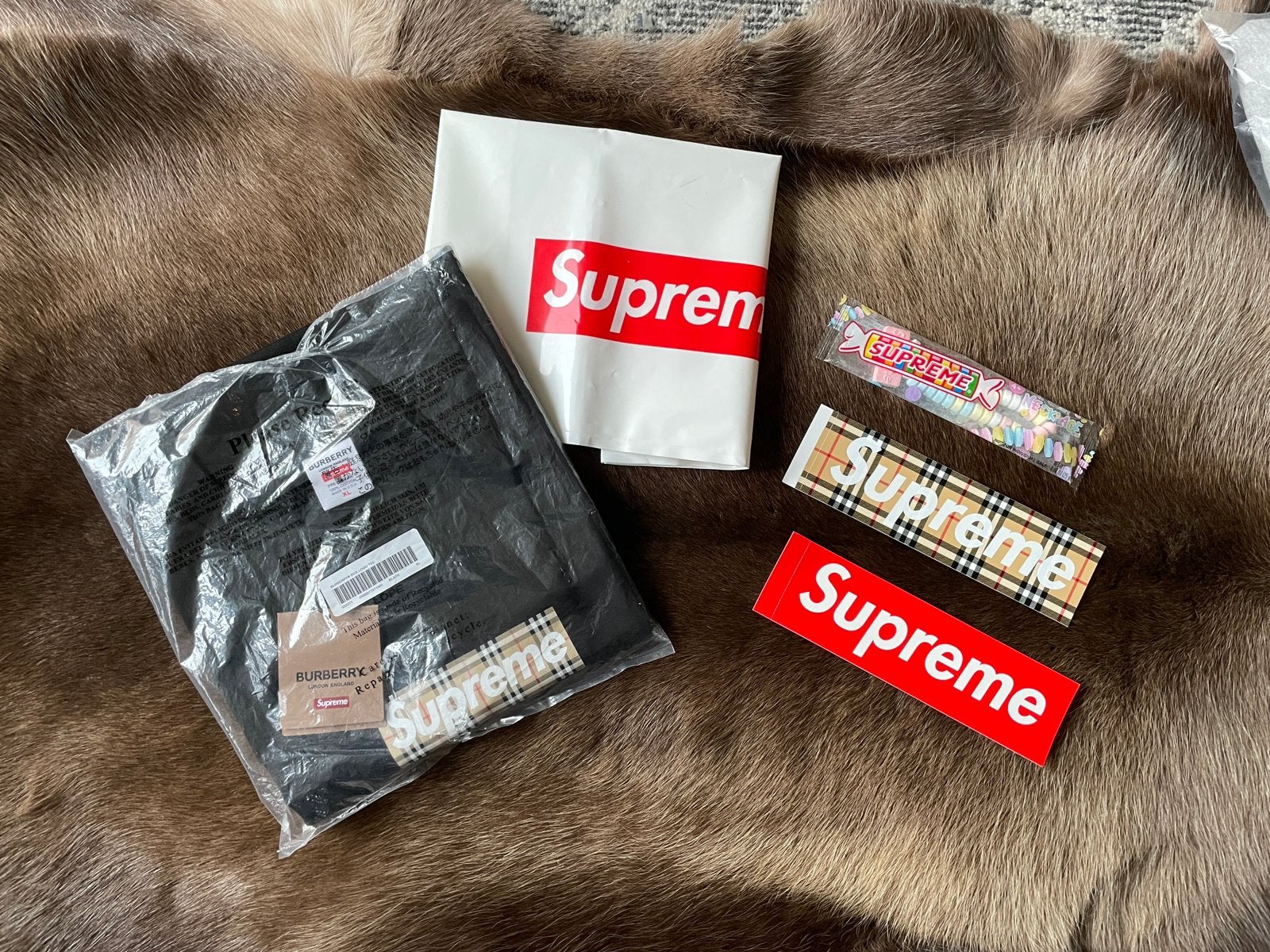 Supreme Burberry Box Logo Tshirt | Zwart | X-Large | DS, Ophalen of Verzenden, Nieuw, Maat 56/58 (XL), Zwart
