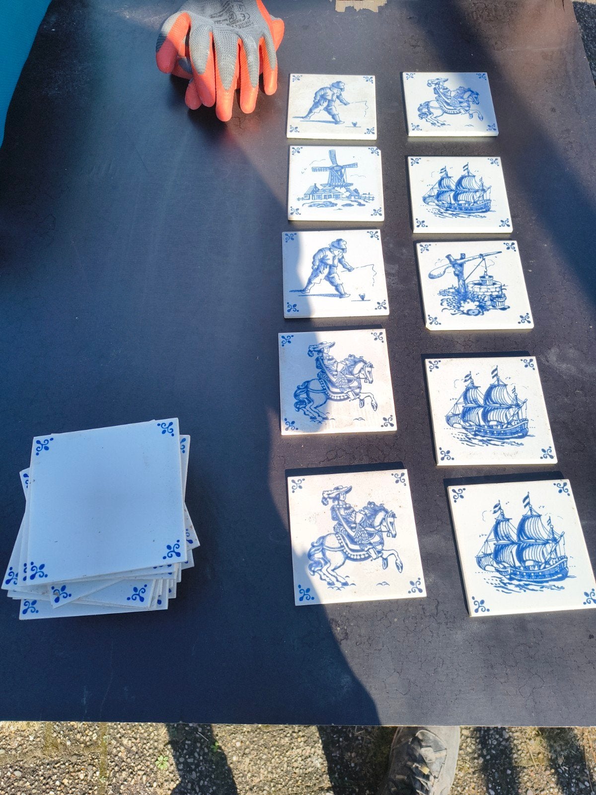 Set van 12 Delfts blauwe tegels met diverse motieven, Antiek en Kunst, Ophalen