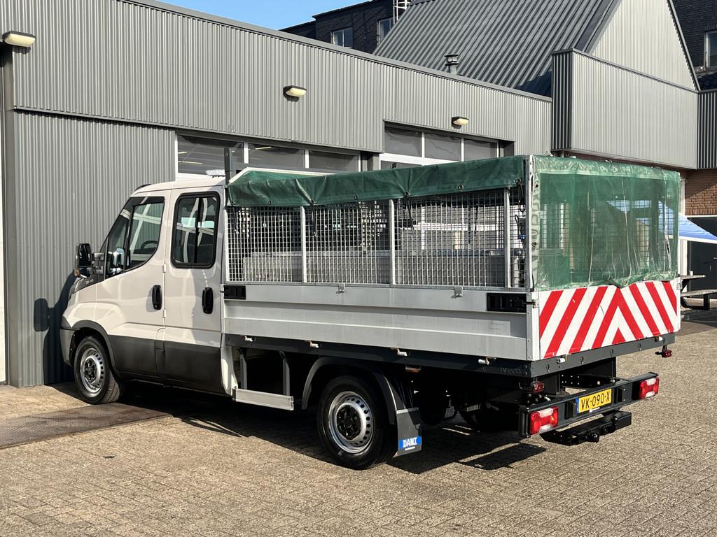 Iveco Daily 35S11D 2.3 DC 7 persoons 3500kg trekgewicht Airc, Auto's, Bestelauto's, 13 km/l, Euro 5, Gebruikt, Zwart