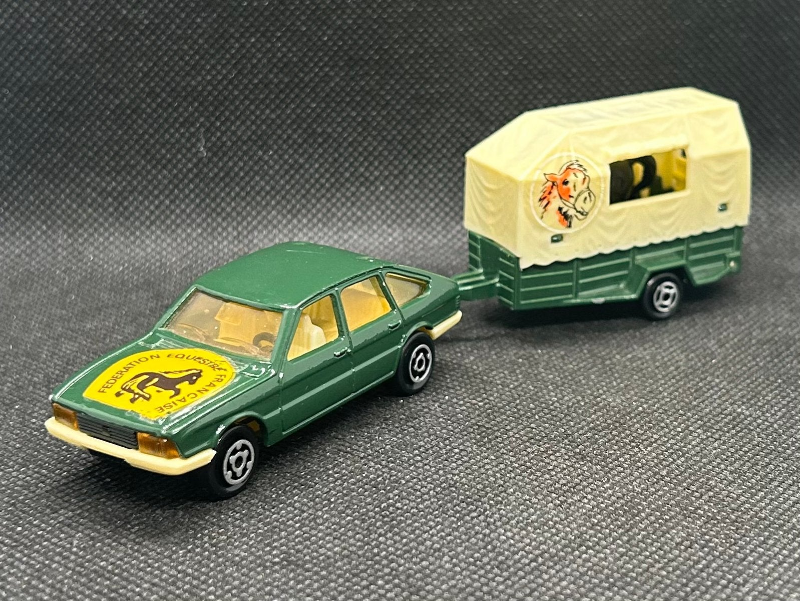 Majorette Simca 1308 met Paardentrailer 1:64, Verzenden, Zo goed als nieuw, Auto