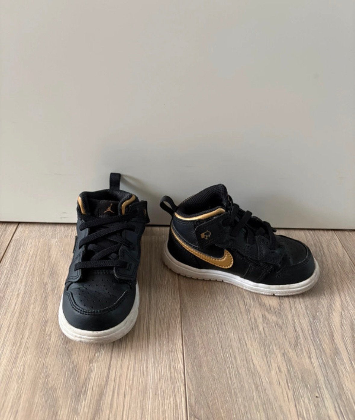 Mooie Nike Air Jordan sneakers - maat 23,5, Kinderen en Baby's, Kinderkleding | Schoenen en Sokken, Jongen of Meisje, Schoenen