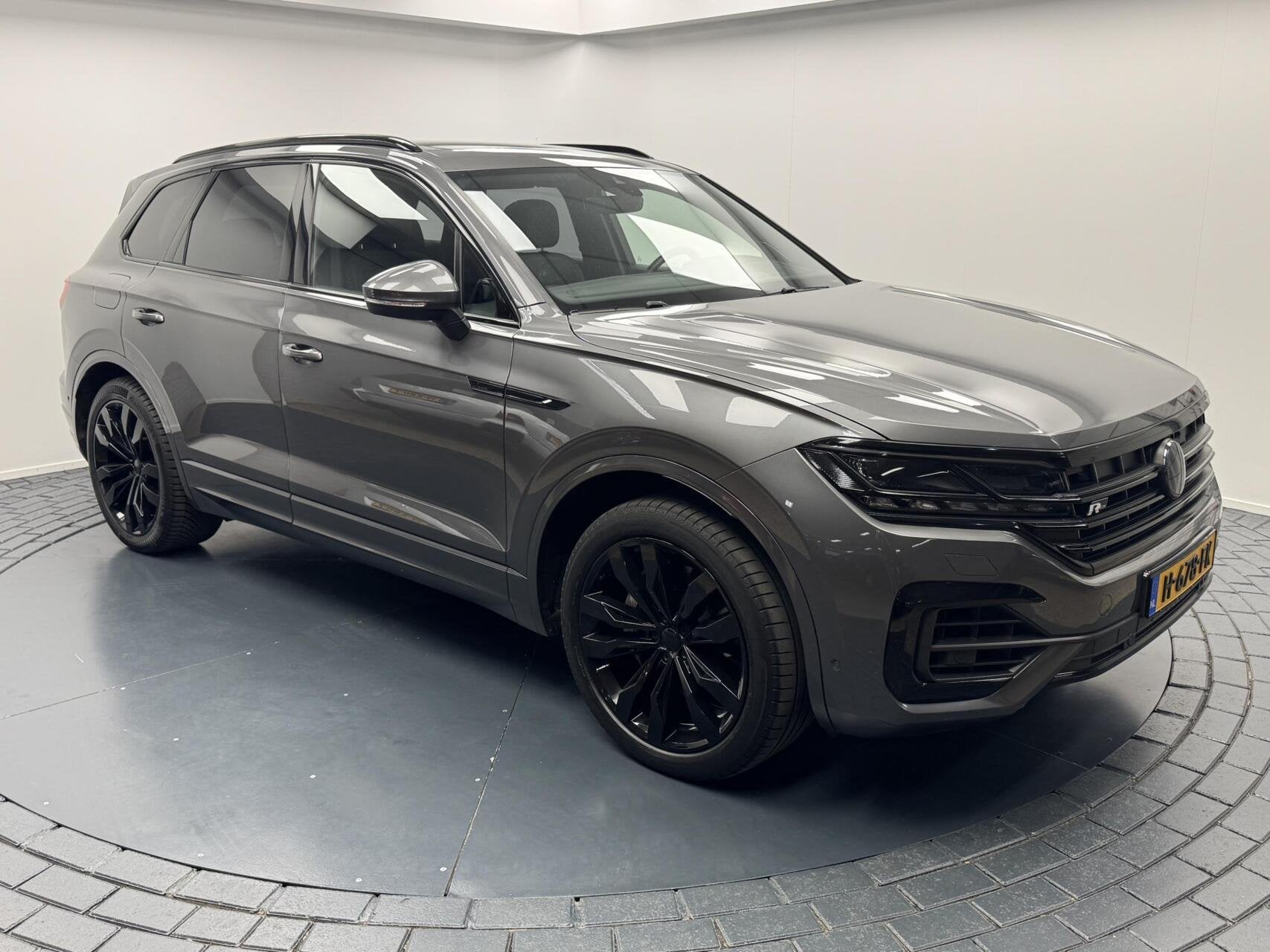 Volkswagen Touareg 3.0 TSi DSG R-Line 4Motion Navigatie-Pano, Auto's, Automaat, Gebruikt, 2995 cc, Met garantie (alle)