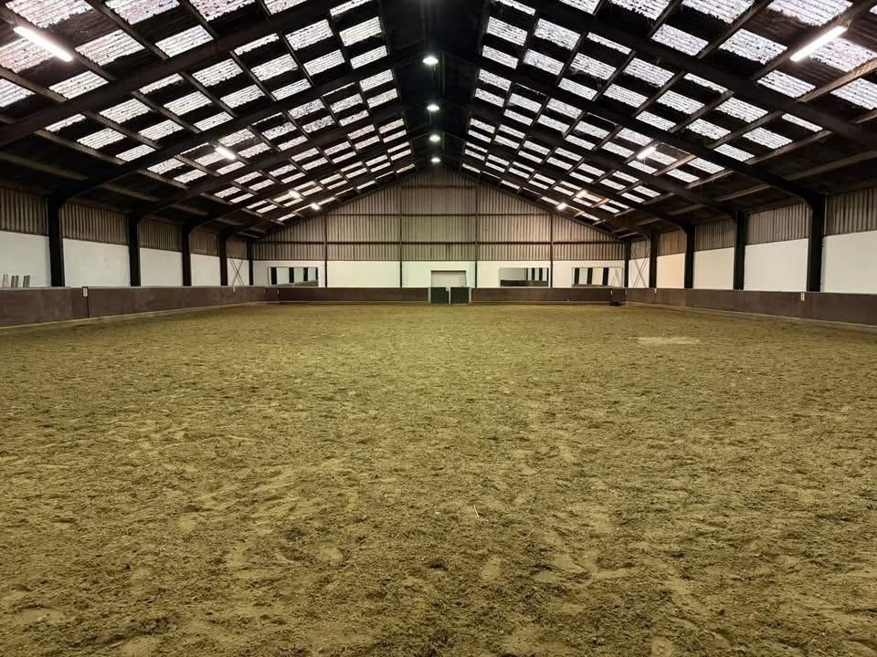 Trainingsplekken en pensionstalling beschikbaar, Stalling