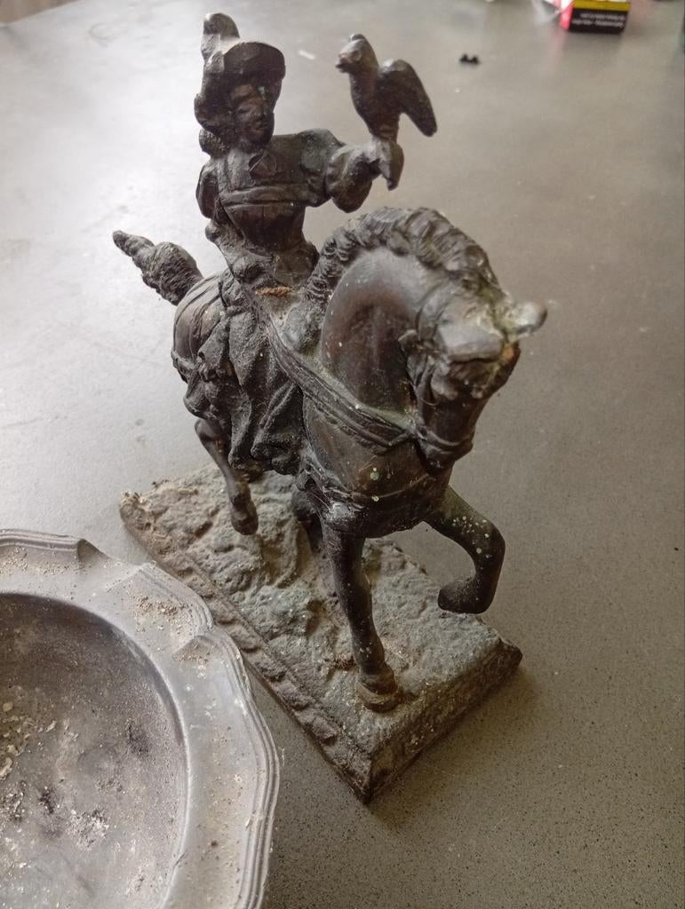 Bronzen beeld: Paard met ruiter en roofvogel, Ophalen of Verzenden, 20 - 50 cm, Beeld, Bruin