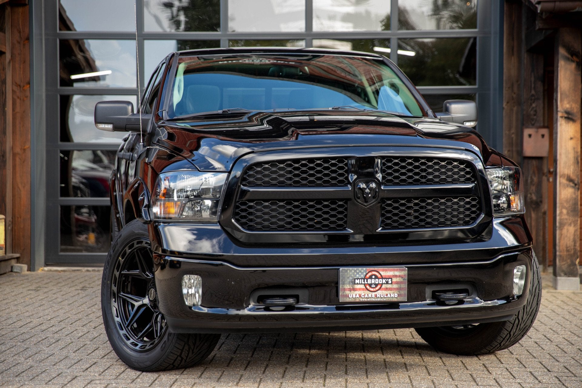 Dodge Ram 1500 5.7 V8 Crew Cab ! 1e Eigenaar ! (bj 2023), Auto's, Automaat, Dealer onderhouden, 5654 cc, 402 pk