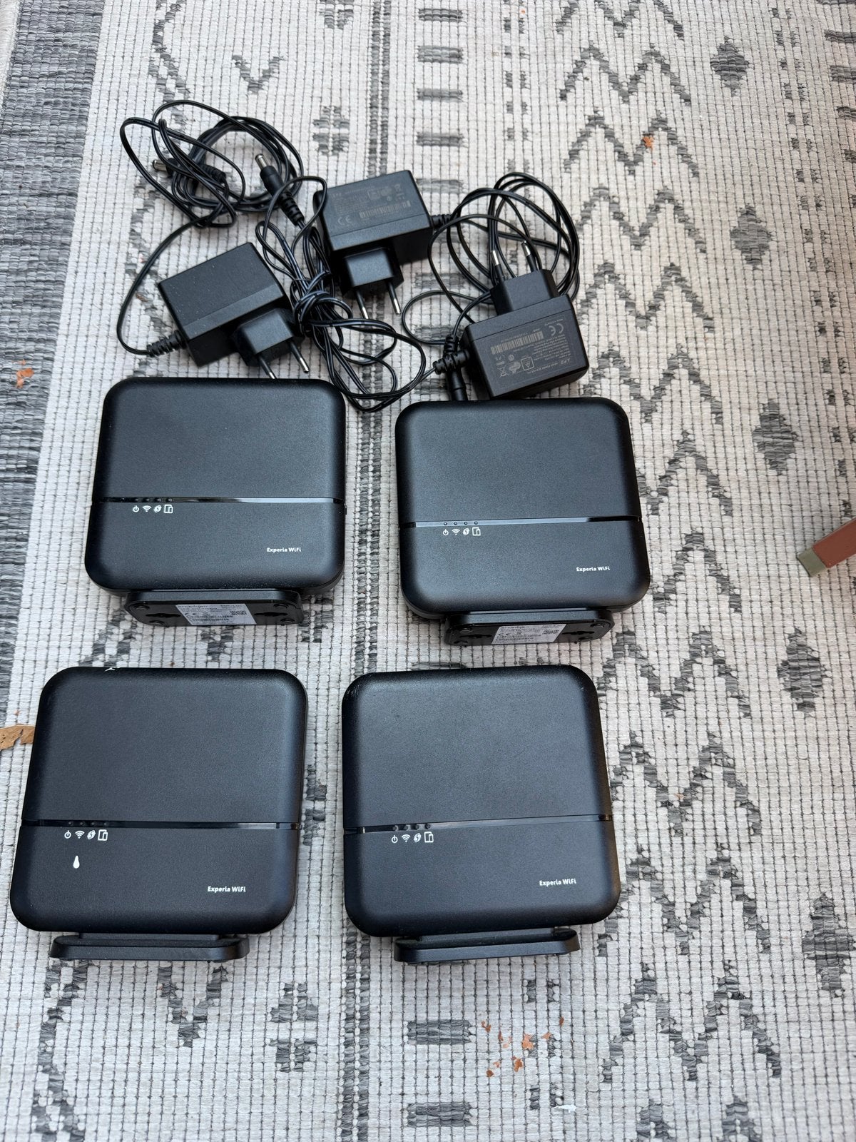 4x KPN Experia WiFi routers met 3 adapters, Ophalen, Gebruikt, Router