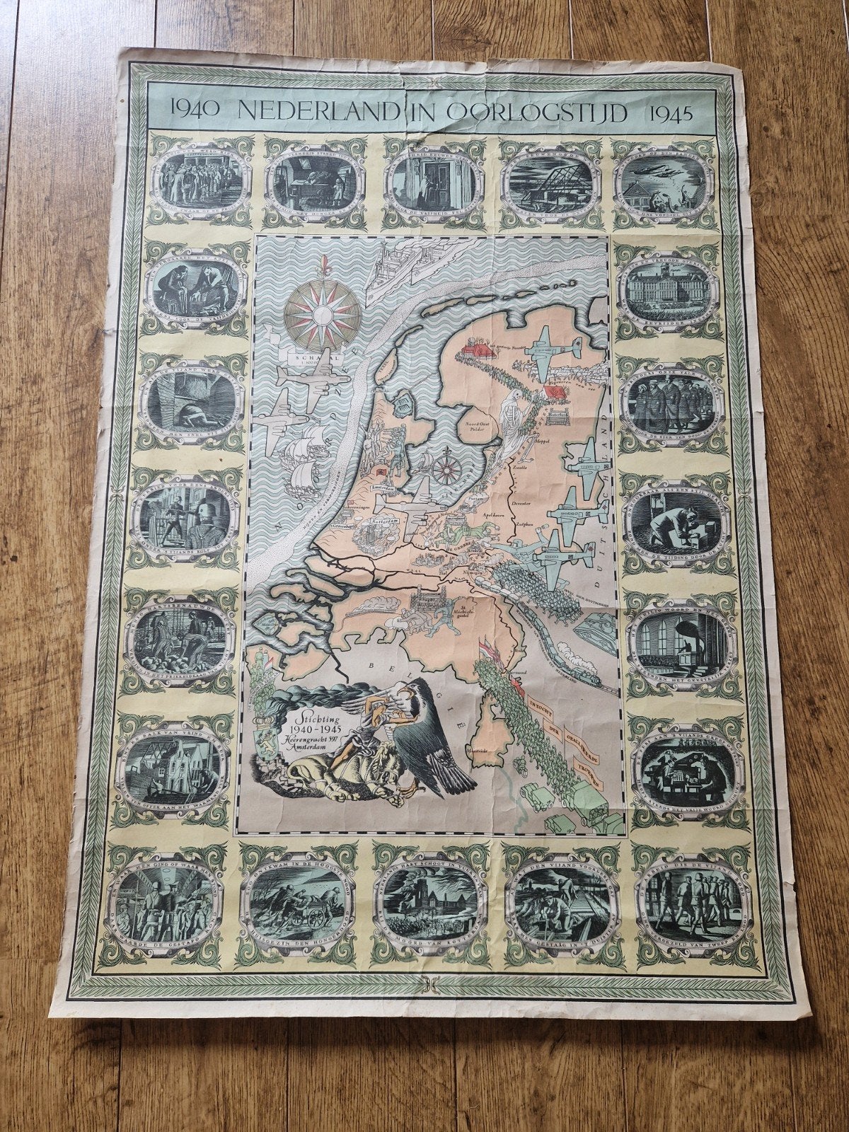 Nederland in Oorlogstijd 1940-1945 - Geïllustreerde Poster, Verzamelen, Ophalen of Verzenden, A1 t/m A3, Overige onderwerpen, Rechthoekig Staand
