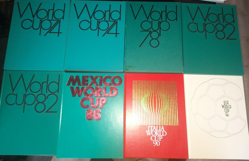 World Cup voetbalboeken diverse jaren, Ophalen of Verzenden, Gelezen, Algemeen
